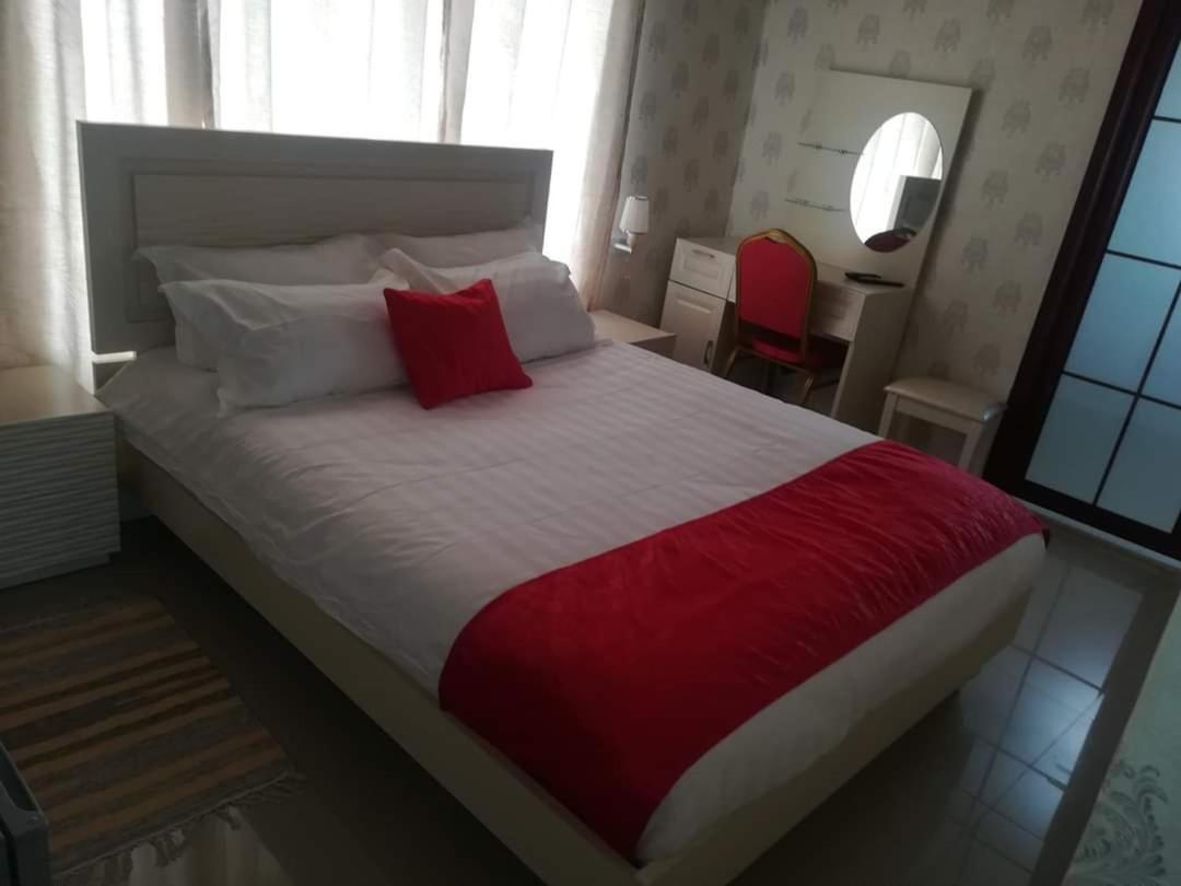 Lee Bed & Breakfast Francistown Exterior photo