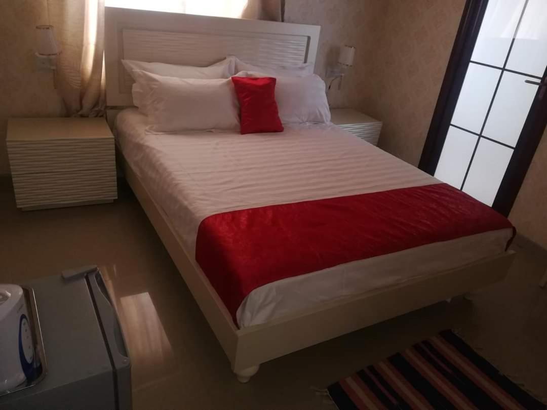 Lee Bed & Breakfast Francistown Exterior photo